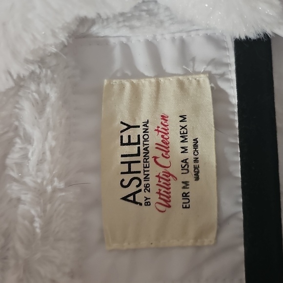 Ashley by 26 International Utility collection White and Silver Puffer Jacket med - Picture 9 of 12